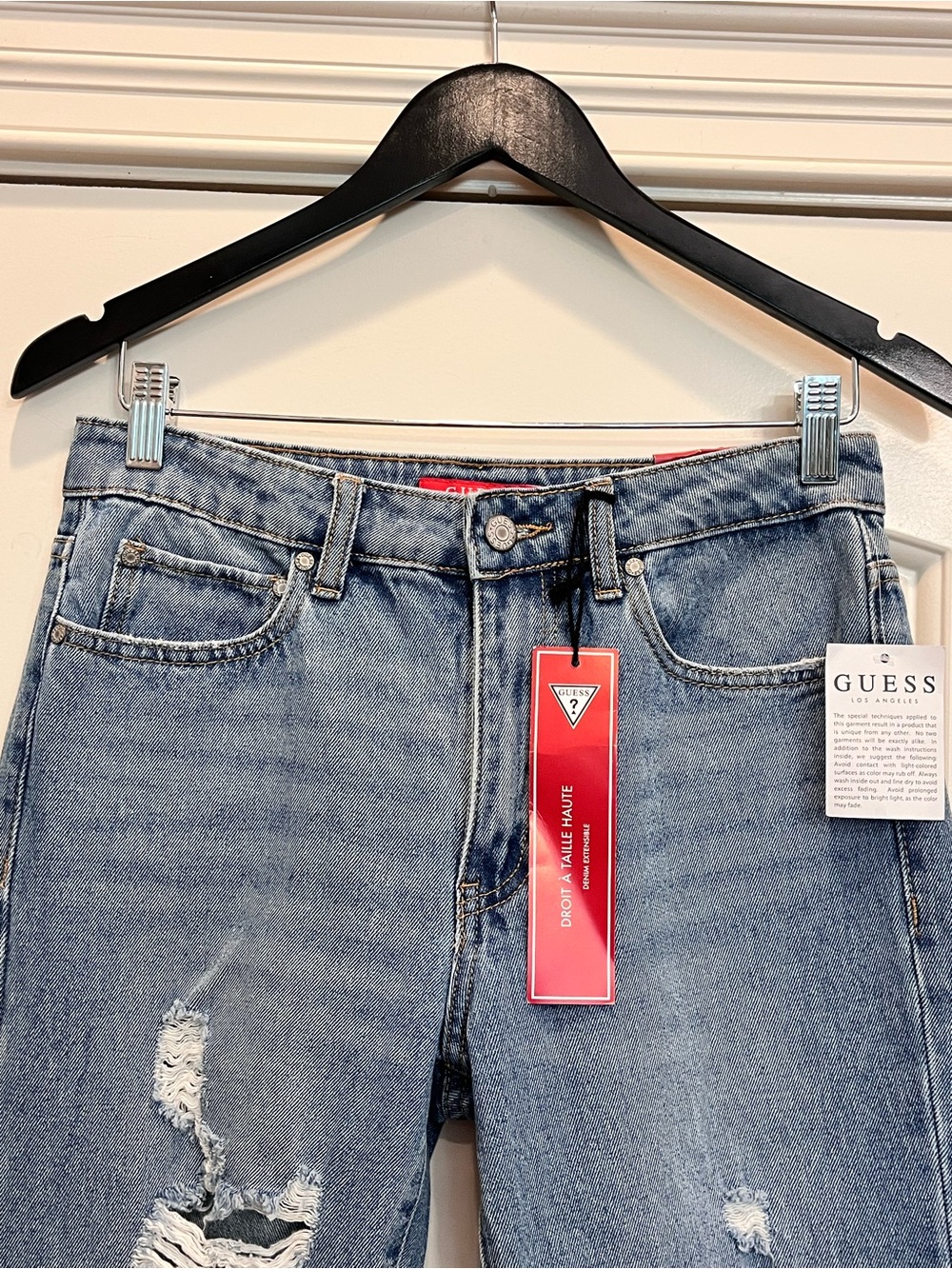NWT GUESS Women’s Lively Straight Jeans in Light Blue Denim - Picture 3 of 7